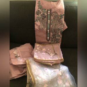 New Pink Floral Organza Salwar Kameez 3-piece set